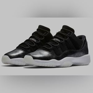 Selling Air Jordan 11 Low Metallic Barons size 4.5 grade school boys